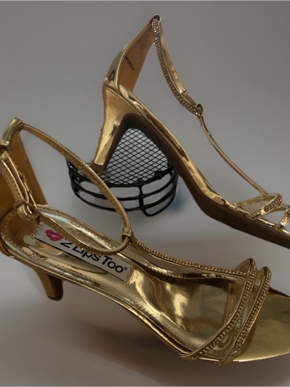 2 Lips Too Metallic Gold Too Ella T-Strap low heel  Sandal like New! Beautiful - Picture 15 of 16